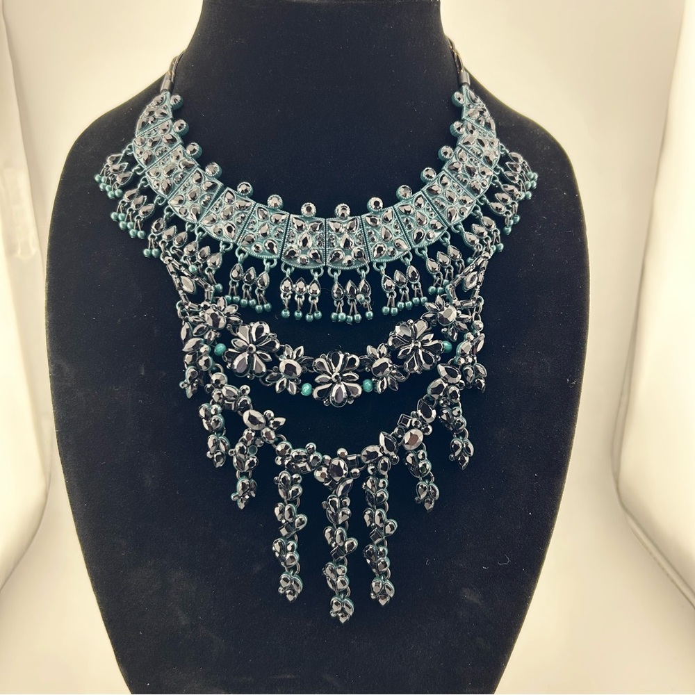Elegant Black Statement Necklace by Zara